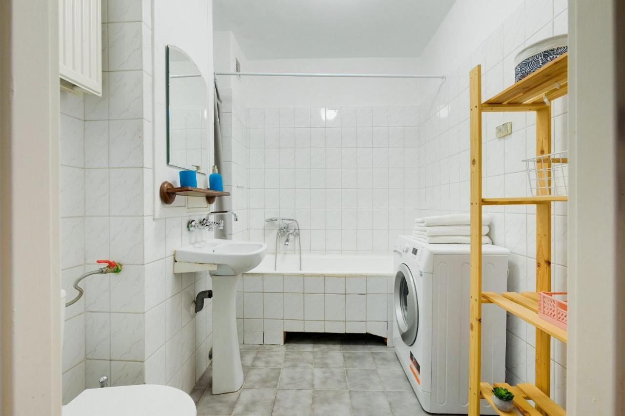 2 Bedroom Apartment In Green Location ワルシャワ エクステリア 写真