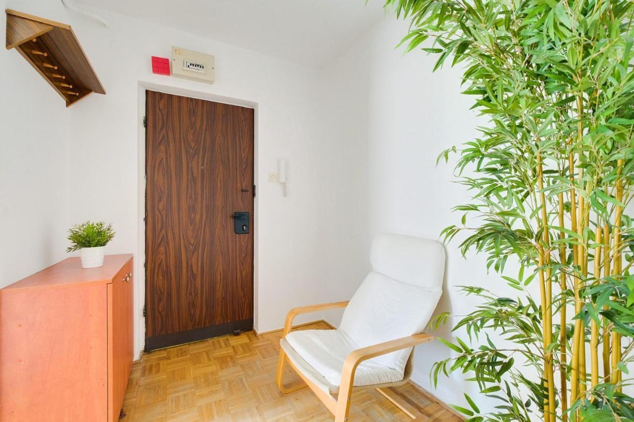 2 Bedroom Apartment In Green Location ワルシャワ エクステリア 写真